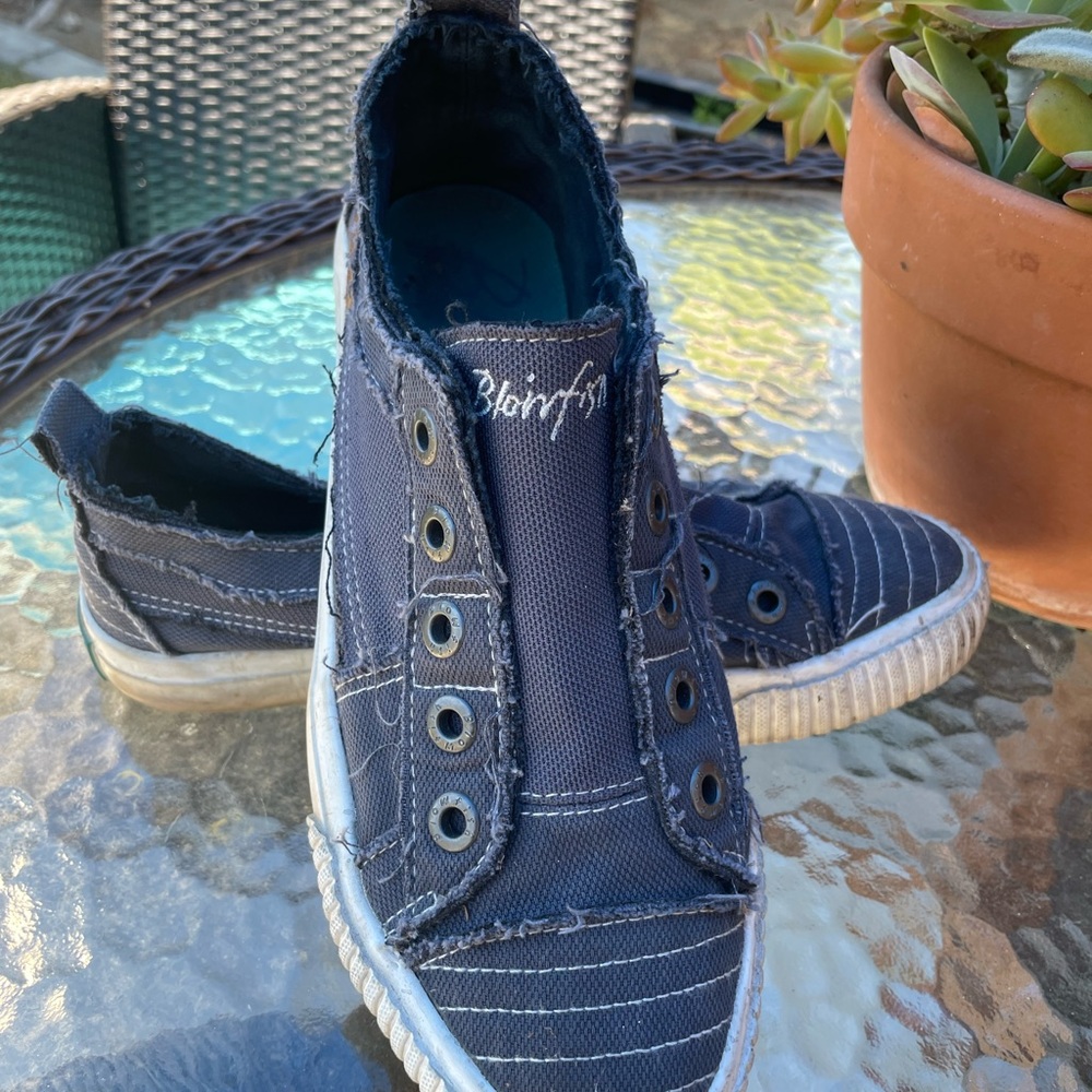 Blowfish Womens 8 charcoal gray Sneakers Washed Canvas Slip On Low Top